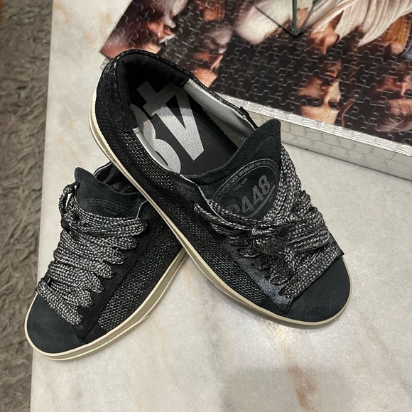 P448"Black and Silver Sneakers 👟-Size (39) -Good Condition - Picture 4 of 12